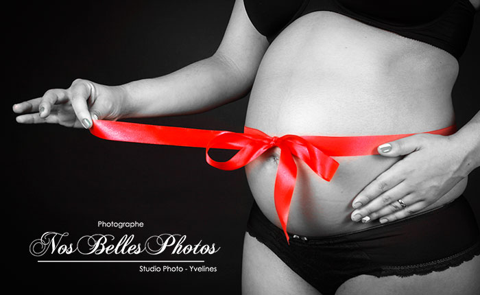Photographe studio Yvelines, séance photo de grossesse Yvelines, photo de femme enceinte Yvelines, photos de maternité en studio Yvelines, studio photo Les Mureaux en Yvelines.
